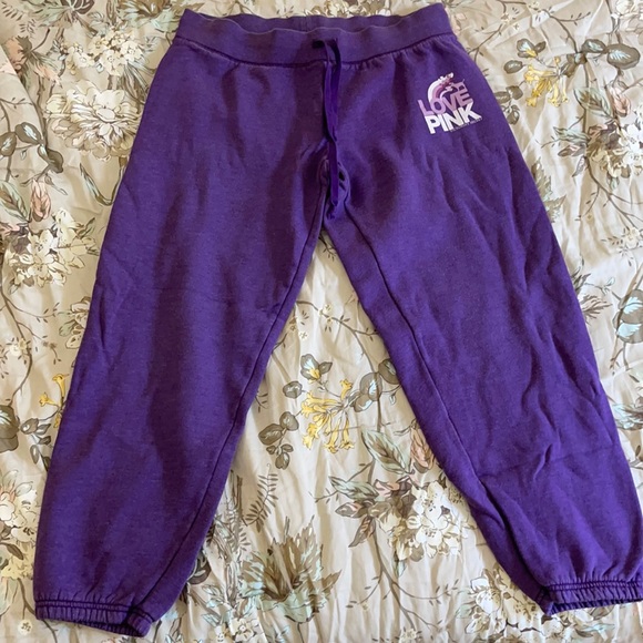 Victoria’s Secret love pink capri sweats/joggers - Picture 1 of 3